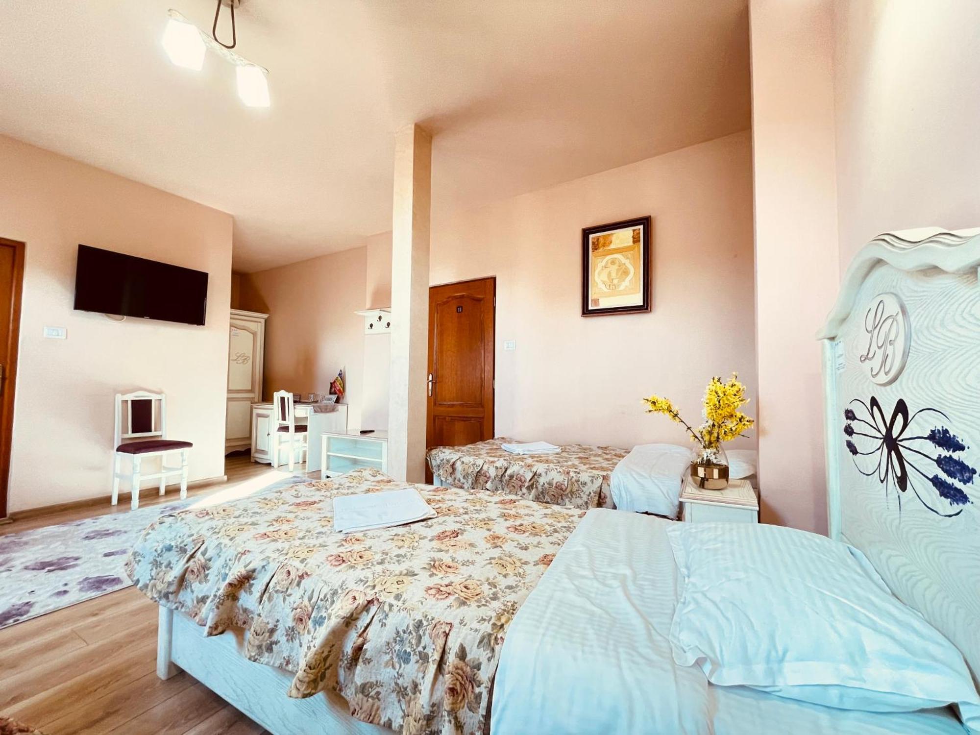 Leaganul Bucovinei Guest House Suceava Habitación foto